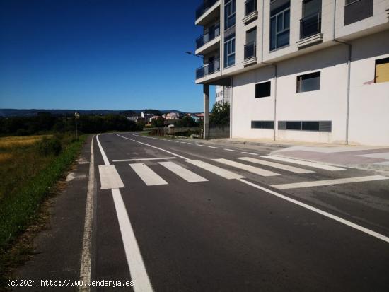 Bajo comercial en Esquina Villa Corcubión con Villa de Negreira - A CORUÑA