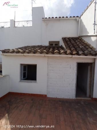 VENTA CASA CON TERRAZA PARA REFORMAR - CADIZ