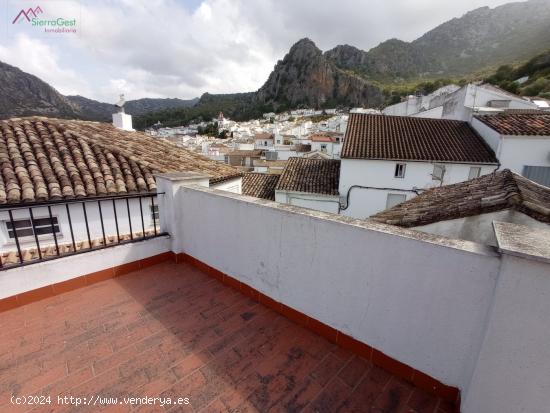 VENTA CASA CON TERRAZA PARA REFORMAR - CADIZ