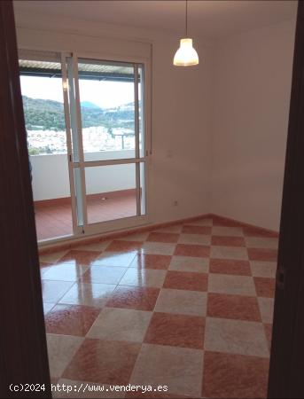 VENTA PISO CON TERRAZA Y TRASTERO - CADIZ