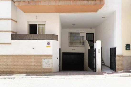 Plaza de Garaje con Trastero - GRANADA