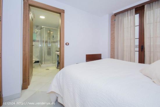 Casa dividida en 4 apartamentos - GRANADA