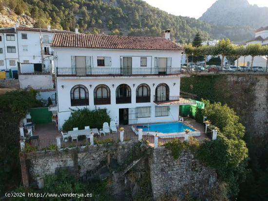 ¡Al borde del tajo en Grazalema! - CADIZ