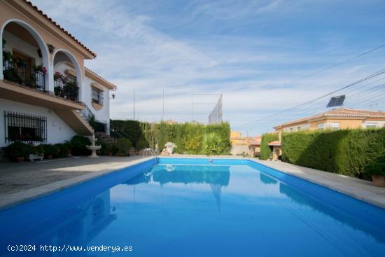  CHALET EN OTURA - GRANADA 