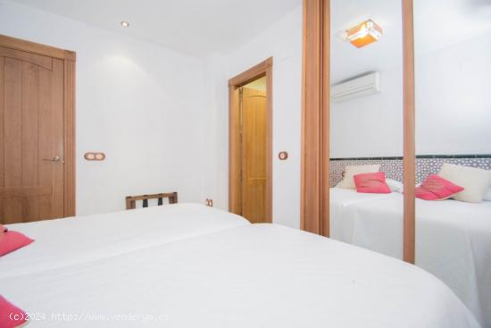  Casa dividida en 4 apartamentos - GRANADA 