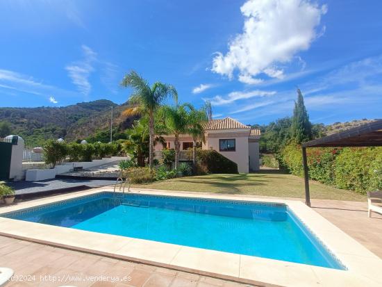  Magnifica villa en una sola planta en Pinos de Alhaurin con vistas a la bahia de Málaga - MALAGA 