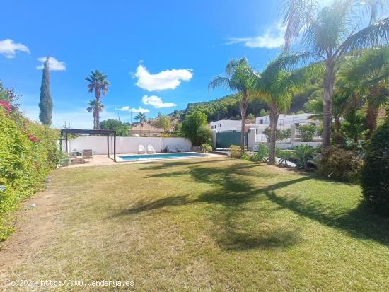 Magnifica villa en una sola planta en Pinos de Alhaurin con vistas a la bahia de Málaga - MALAGA