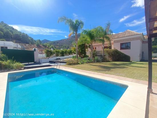 Magnifica villa en una sola planta en Pinos de Alhaurin con vistas a la bahia de Málaga - MALAGA