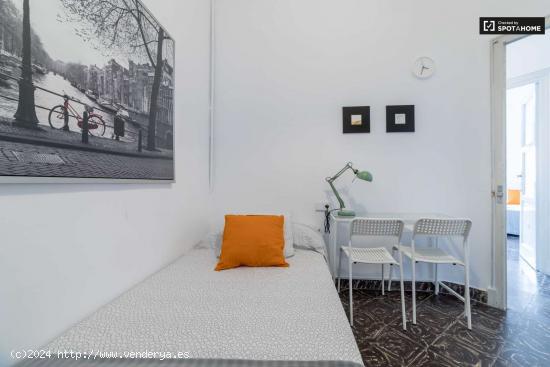 Acogedora habitación en alquiler en un apartamento de 8 dormitorios, Extramurs - VALENCIA