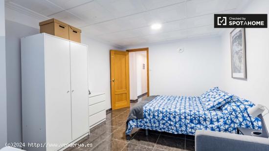 Preciosa habitación en alquiler en apartamento de 5 dormitorios, Rascanya - VALENCIA