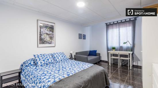 Preciosa habitación en alquiler en apartamento de 5 dormitorios, Rascanya - VALENCIA