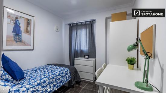 Acogedora habitación en alquiler en apartamento de 5 dormitorios, Rascanya - VALENCIA