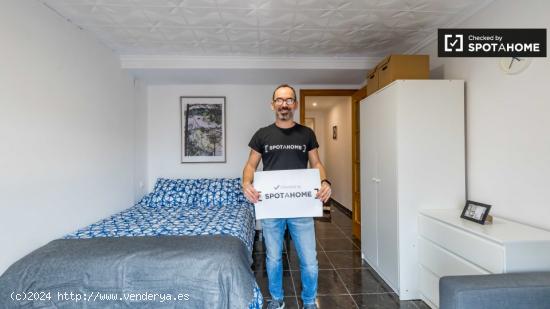 Acogedora habitación en alquiler en apartamento de 5 dormitorios, Rascanya - VALENCIA