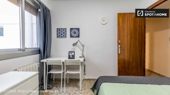 Encantadora habitación con cama doble en alquiler en Patraix - VALENCIA