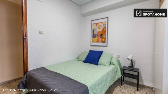 Bonita habitación con cama doble en alquiler en Patraix - VALENCIA