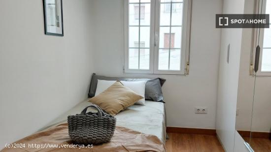 Alquiler de habitaciones en apartamento de 5 dormitorios en Delicias, Madrid - MADRID