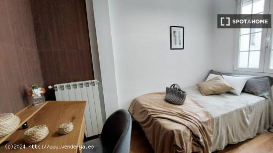 Alquiler de habitaciones en apartamento de 5 dormitorios en Delicias, Madrid - MADRID