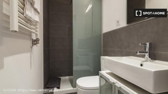 Apartamento entero de 2 dormitorios en Barcelona. - BARCELONA