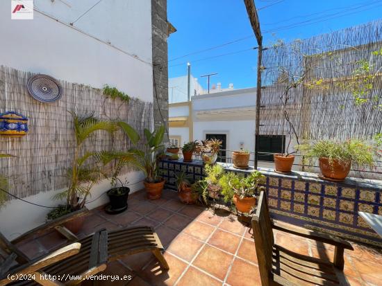 CASA PALACIO EN EL CENTRO - CADIZ