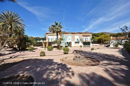 CHALET EN SEGUNDA LÍNEA DE PLAYA EN LA AZOHÍA - MURCIA