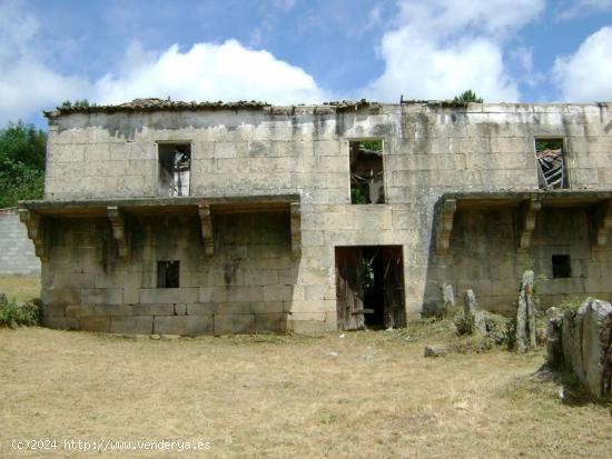 CASA EN CARBALLIÑO - ORENSE