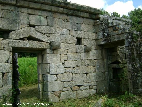 CASA EN CARBALLIÑO - ORENSE