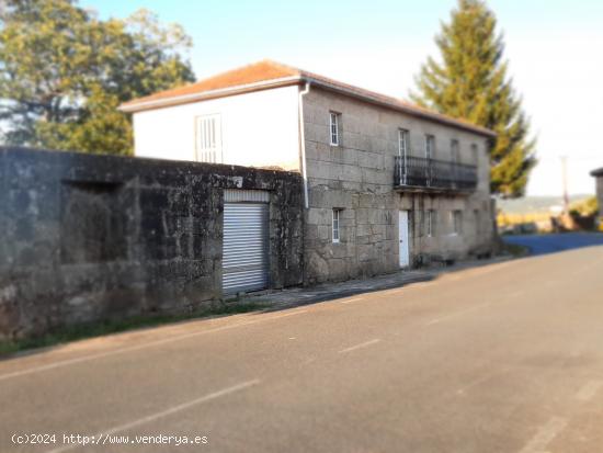 Se vende  estupenda casa  con  finca de 3.400 m2,  zona Coles - ORENSE