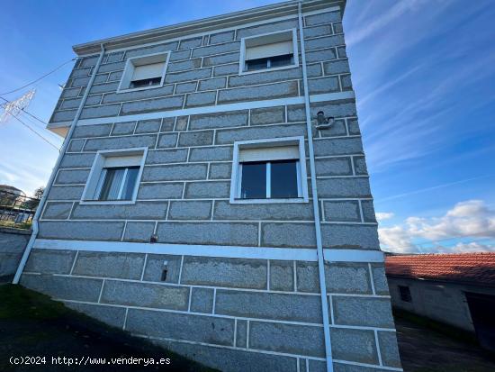 Chalet con finca , bodegas, garaje en Soutopendo - ORENSE