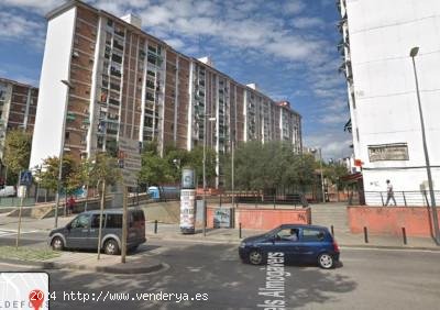  Plaza de aparcamiento en venta  en Cornellà de Llobregat - Barcelona 