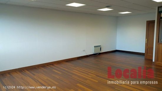  Amplia oficina profesional de 95m² en Santander 