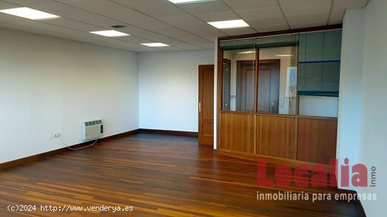 Amplia oficina profesional de 95m² en Santander