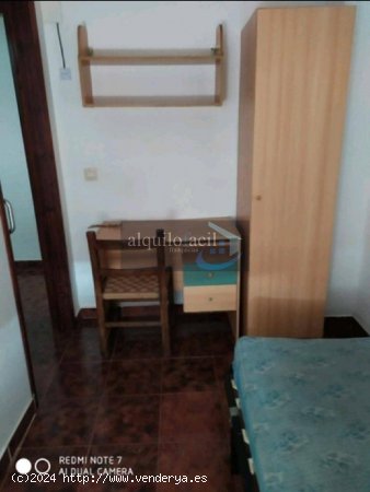 Se alquila piso/Francisco Javier de Moya/4 dormitorios/ 2 baños/1000 €