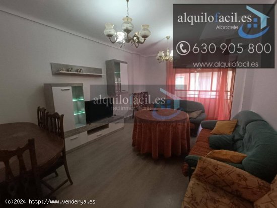 Se alquilan 2 habitaciones para estudiantes/ Torres Quevedo/4 dormitorios/2 baños/ 300 € todo inc