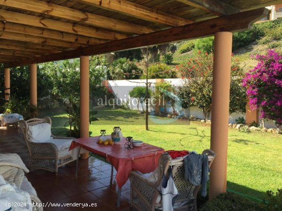 CHALET CON PISCINA PRIVADA Y JARDIN - TEMPORADAS CORTAS Y VACACIONES - FARO DE CALABURRA