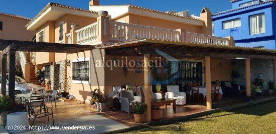 CHALET CON PISCINA PRIVADA Y JARDIN - TEMPORADAS CORTAS Y VACACIONES - FARO DE CALABURRA