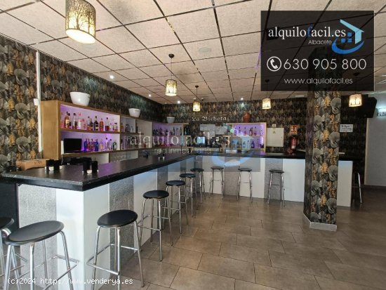 SE TRASPASA PUB EN CAMPOLLANO DE 190 METROS POR 45000€