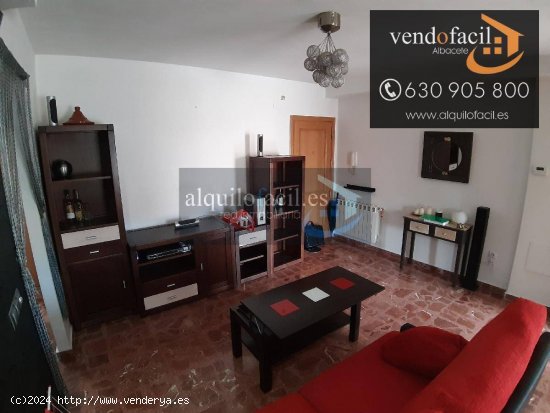 SE VENDE ATICO + GARAJE DE 2 DORMITORIOS Y TERRAZA 65 METROS POR 179000€