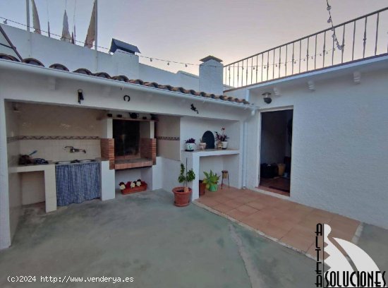 Oportunidad! Chalet pareado con amplia parcela y zona de BBQ privada en Urb. Bello Horizonte.