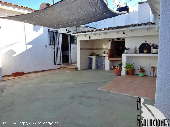 Oportunidad! Chalet pareado con amplia parcela y zona de BBQ privada en Urb. Bello Horizonte.