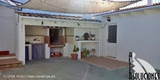 Oportunidad! Chalet pareado con amplia parcela y zona de BBQ privada en Urb. Bello Horizonte.