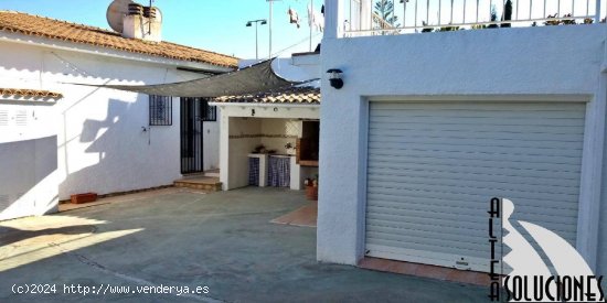 Oportunidad! Chalet pareado con amplia parcela y zona de BBQ privada en Urb. Bello Horizonte.