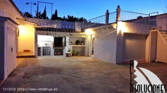 Oportunidad! Chalet pareado con amplia parcela y zona de BBQ privada en Urb. Bello Horizonte.