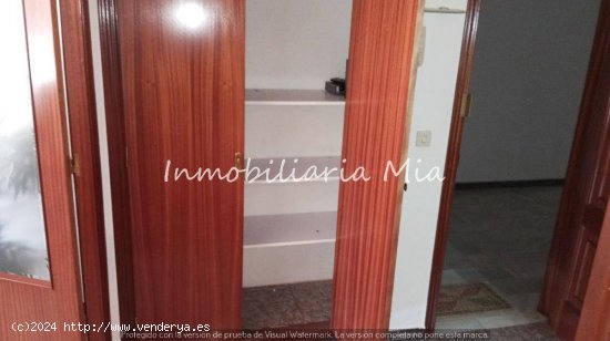 SE VENDE PISO EN LA EVENIDA PRINCIPAL CON GARAJE