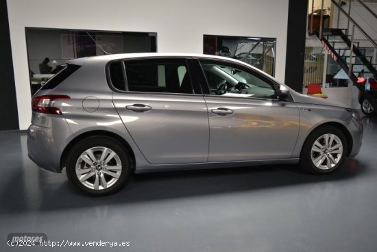 Peugeot 308 1.6 BlueHDi Style 120 de 2017 con 128.000 Km por 10.490 EUR. en Madrid