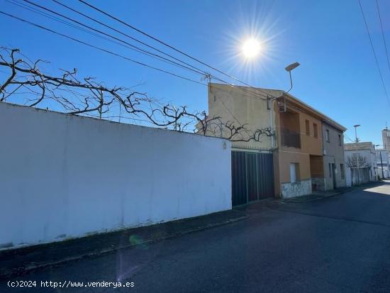 VENTA CASA CON JARDIN BARCENA DEL BIERZO - LEON