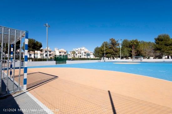 FANTASTICO BAJO EN CALAS BLANCAS TOTALMENTE REFORMADO, MUY COQUETO. IDEAL COMO VACACIONAL - ALICANTE