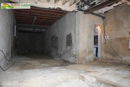 LOCAL COMERCIAL (DE UNOS 100 M2) CON JARDÍN (DE UNOS 40 M2) EN EL CENTRO DE VALLS. - TARRAGONA