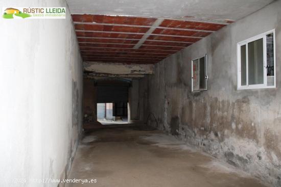 LOCAL COMERCIAL (DE UNOS 100 M2) CON JARDÍN (DE UNOS 40 M2) EN EL CENTRO DE VALLS. - TARRAGONA