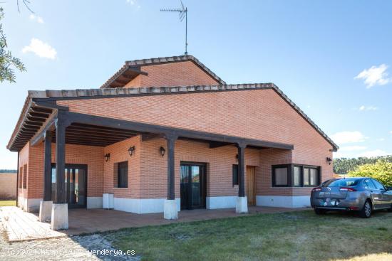  MAGNÍFICO CHALET INDEPENDIENTE EN CASTRONUEVO DE ESGUEVA. - VALLADOLID 