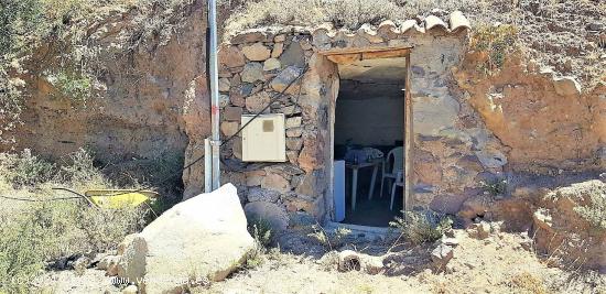 Terreno con olivos, invernadero y cuarto apero con agua y luz en la montaña de San Bartolomé de Ti